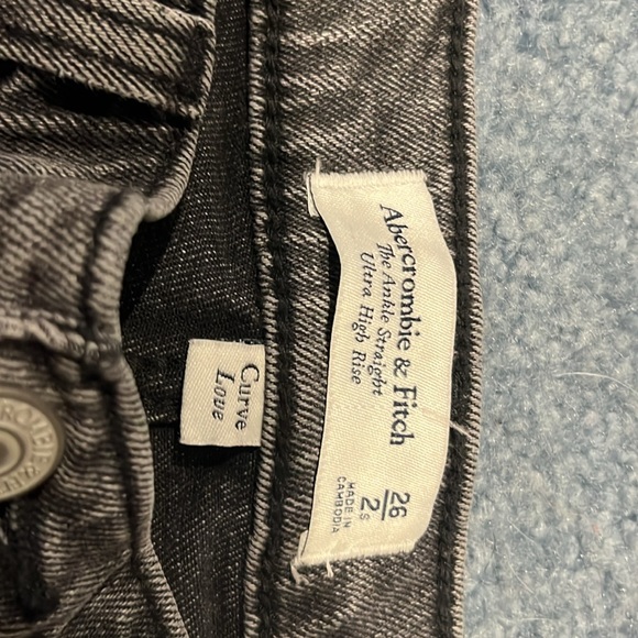 Abercrombie Ultra High Rise Ankle Straight Jeans - Picture 2 of 3